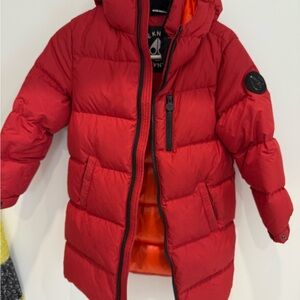 Beautiful coat 
Keeps you very warm